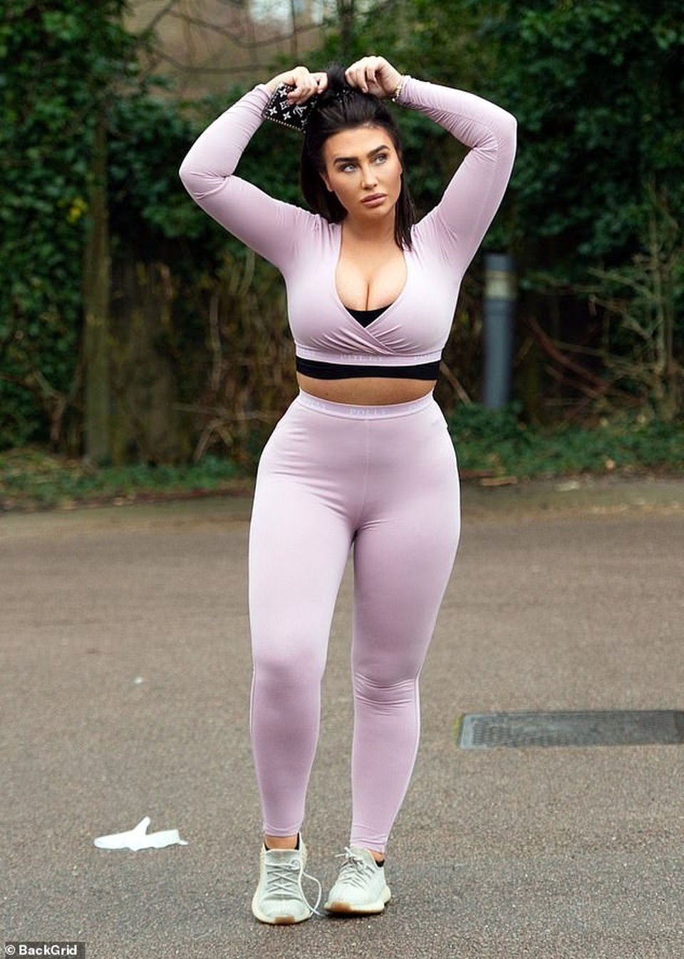 Lauren Goodger liên tục phủ nhận tin đồn tu sửa vòng ba - 7 Lauren Goodger liên tục phủ nhận tin đồn tu sửa vòng ba - 7