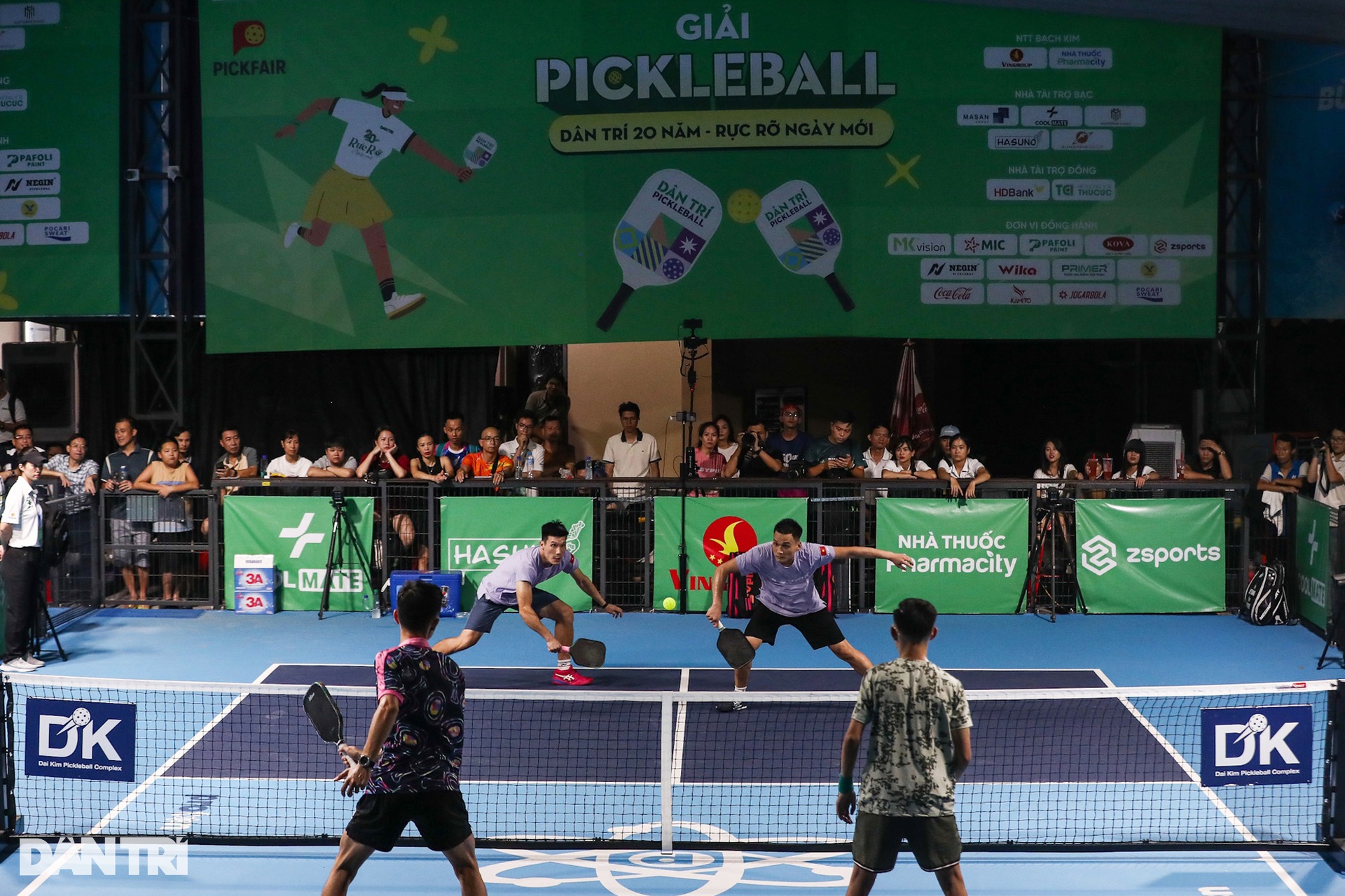 Rực rỡ các trận cầu đinh ngày thi đấu thứ 2 giải pickleball báo Dân trí - 11 Rực rỡ các trận cầu đinh ngày thi đấu thứ 2 giải pickleball báo Dân trí - 11