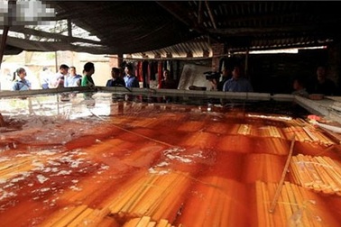 Vén màn sự bẩn thỉu nơi sản xuất đũa dùng một lần 