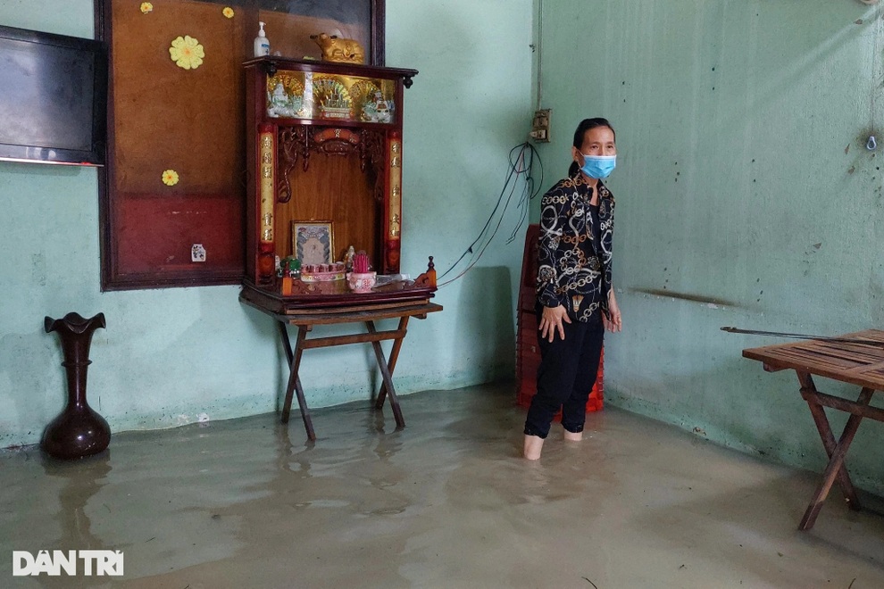 Nước lũ bủa vây nhiều khu dân cư, quốc lộ 1A ngập sâu - 2 Nước lũ bủa vây nhiều khu dân cư, quốc lộ 1A ngập sâu - 2