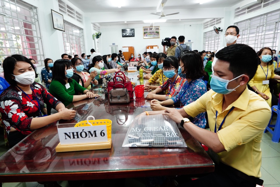 Thứ trưởng Bộ GDĐT Nguyễn Văn Phúc kiểm tra thi, động viên thí sinh TPHCM - 10 Thứ trưởng Bộ GDĐT Nguyễn Văn Phúc kiểm tra thi, động viên thí sinh TPHCM - 10