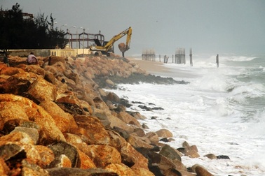 Gần 200 tỉ đồng xây dựng kè chống xói lở ven bờ biển