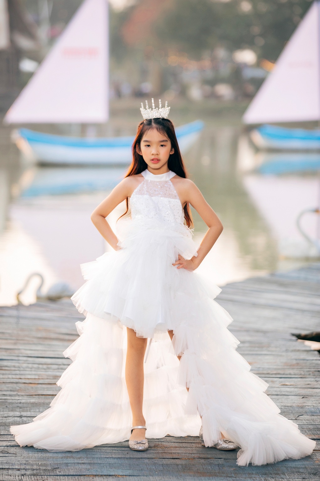 Nổi da gà với bộ sưu tập cổ trang trong show của siêu mẫu Xuân Lan - 10 Nổi da gà với bộ sưu tập cổ trang trong show của siêu mẫu Xuân Lan - 10