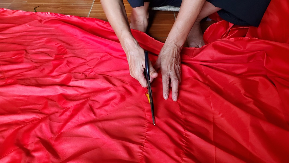 Làng nghề may cờ Tổ quốc nhộn nhịp trước ngày Quốc khánh - 4 Làng nghề may cờ Tổ quốc nhộn nhịp trước ngày Quốc khánh - 4