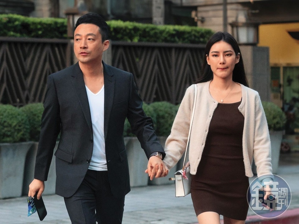 Hơn 3.000 bức ảnh nóng của vợ bị phát tán, Uông Tiểu Phi phản ứng thế nào? - 2