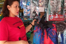 Đồ hóa trang Halloween càng ma quái, rùng rợn càng "hút" khách nhí