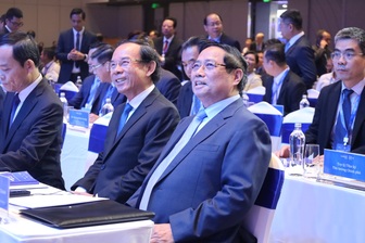 Thủ tướng: Chuyển đổi xanh và chuyển đổi số là yêu cầu cấp thiết