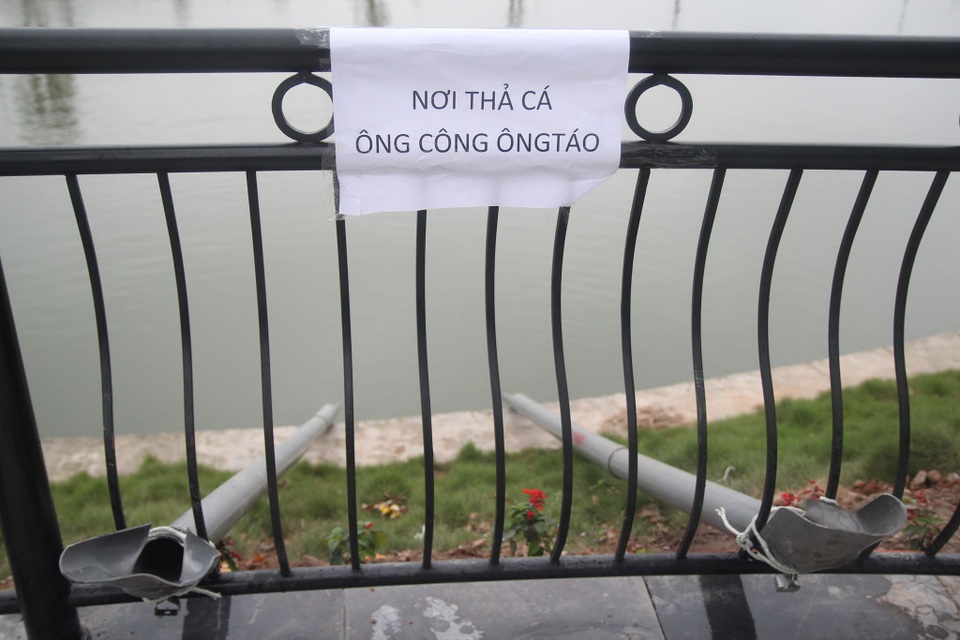 Hà Nội: Cá chép đi cầu trượt lên chầu Trời - 2 Hà Nội: Cá chép đi cầu trượt lên chầu Trời - 2
