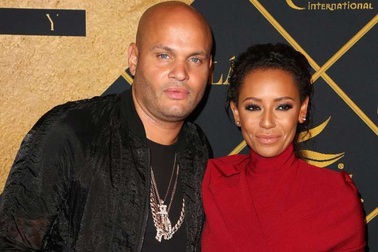 Mel B bị chồng cũ tố chậm trễ gửi tiền nuôi con