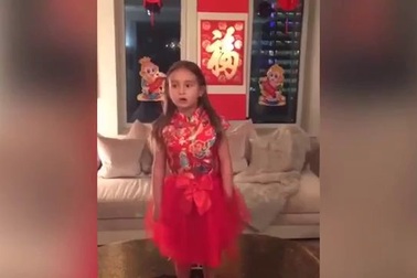 Video cháu ngoại ông Trump đọc thơ tiếng Trung gây sốt