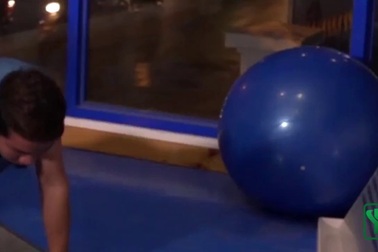 Khỏe đẹp cùng Dân trí: Bài tập đơn giản dành cho vùng eo