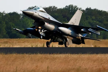 Ukraine mong nhận lô tiêm kích F-16 đầu tiên vào tháng 6