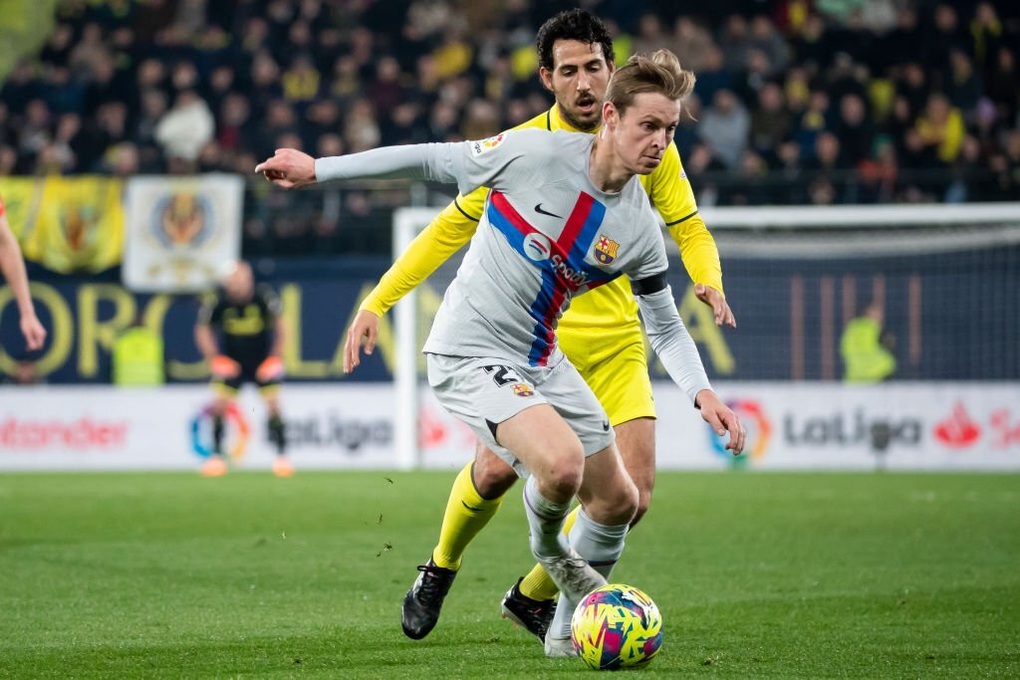 HLV Ten Hag nói điều bất ngờ về Frenkie de Jong - 2 HLV Ten Hag nói điều bất ngờ về Frenkie de Jong - 2