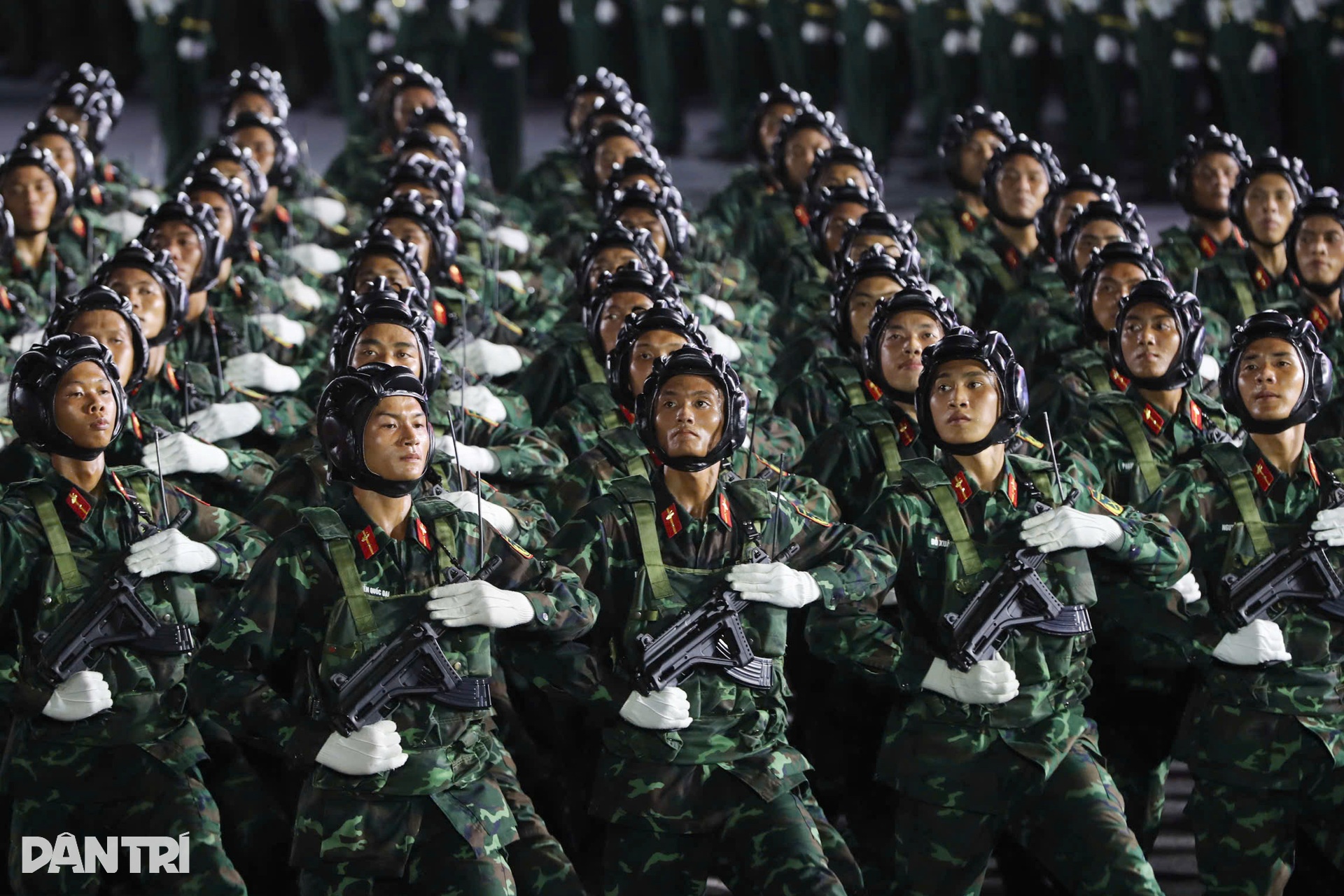 Đoàn quân diễu binh trùng trùng như sóng tại buổi sơ duyệt đại lễ 30/4 - 8 Đoàn quân diễu binh trùng trùng như sóng tại buổi sơ duyệt đại lễ 30/4 - 8