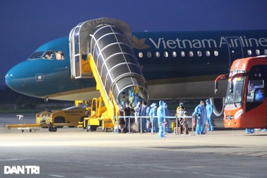 Những công dân Nghệ An đầu tiên về quê tránh dịch trên chuyến bay 0 đồng
