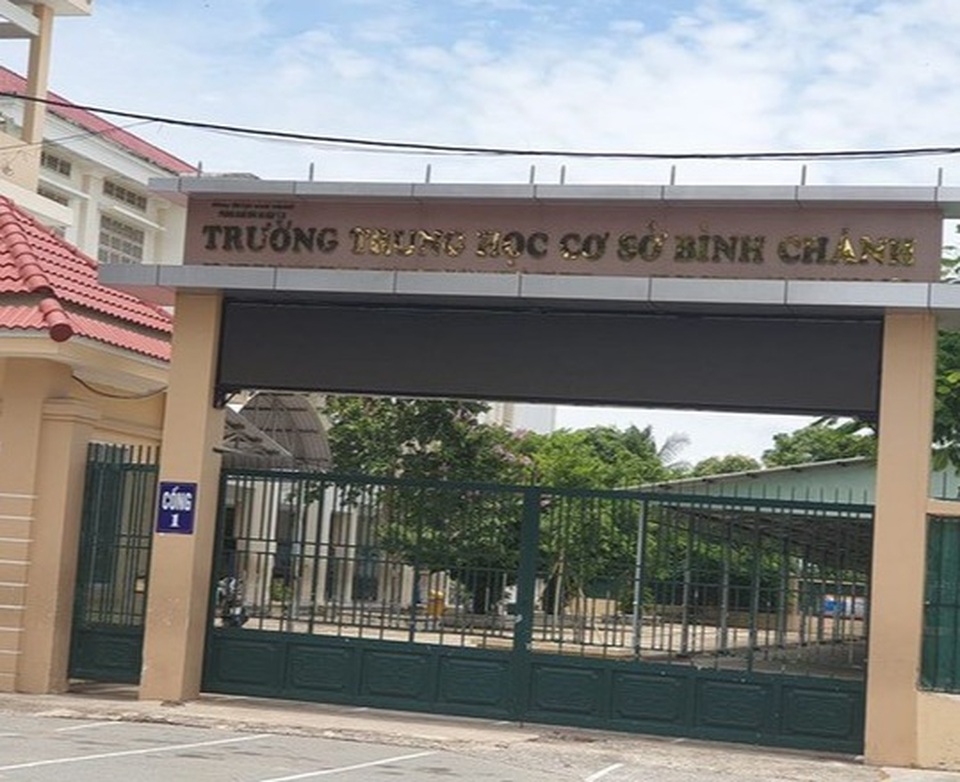 TPHCM: Trường trả lại “tiền ghế ngồi học sinh” do “nhầm dấu mộc”? - 2