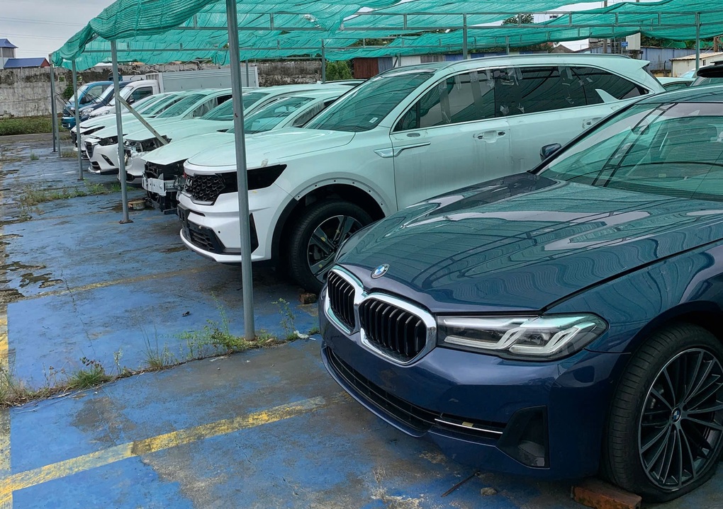 Đấu giá 7 ô tô BMW, Mazda bị ngập tận nóc: Không ai đăng ký mua - 1