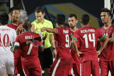 Báo chí Indonesia tố cáo trọng tài thiên vị đội tuyển Việt Nam