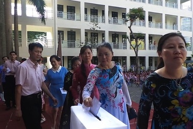 Trường tiểu học Lý Thái Tổ ủng hộ ngư dân 50 triệu đồng