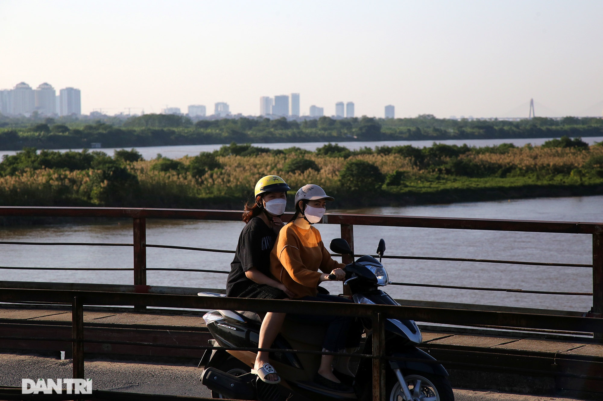 Nắng thu rực rỡ nhuộm vàng phố cổ Hà Nội - 6 Nắng thu rực rỡ nhuộm vàng phố cổ Hà Nội - 6