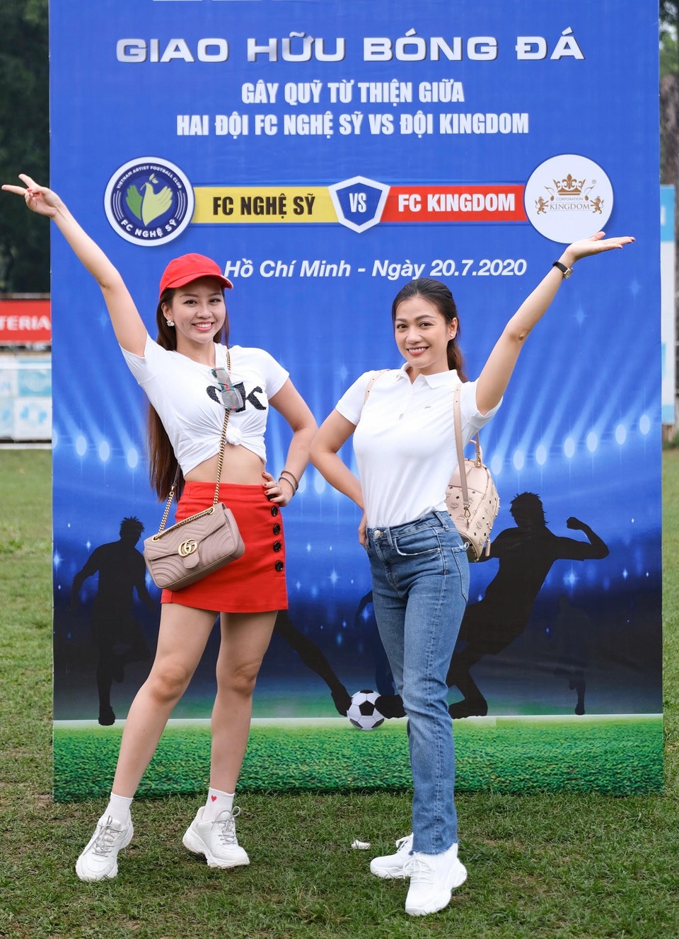 Trương Ngọc Ánh đi cổ vũ Hồ Đức Vĩnh đá bóng - 7 Trương Ngọc Ánh đi cổ vũ Hồ Đức Vĩnh đá bóng - 7