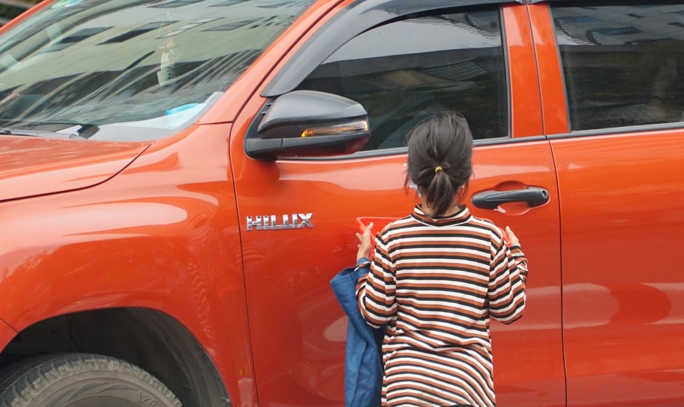 Biệt đội ăn xin nhí đội lốt hàng rong chèo kéo khách ở Hà Nội - 4 Biệt đội ăn xin nhí đội lốt hàng rong chèo kéo khách ở Hà Nội - 4