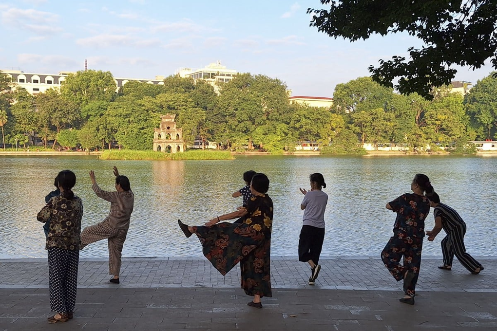 Khách Tây ví Hà Nội như ngôi làng rộng, cuộc sống diễn ra ở vỉa hè - 1 Khách Tây ví Hà Nội như ngôi làng rộng, cuộc sống diễn ra ở vỉa hè - 1