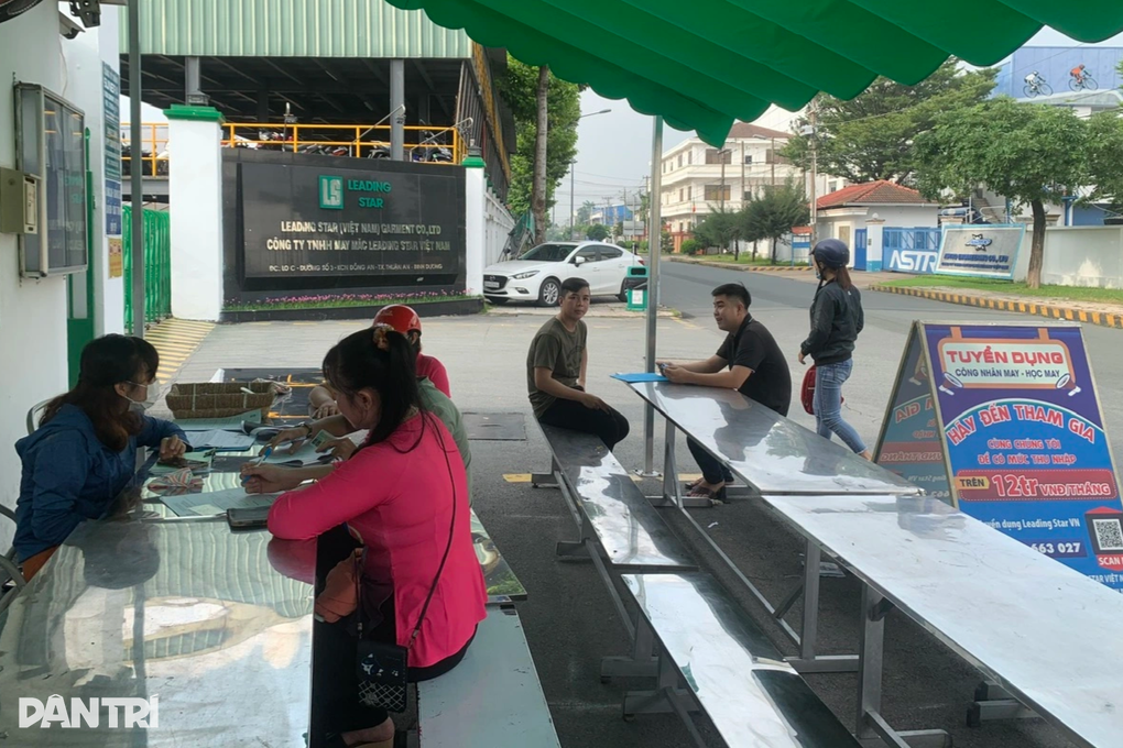 Tín hiệu vui, doanh nghiệp may đồng loạt tuyển dụng lượng lớn công nhân - 1 Tín hiệu vui, doanh nghiệp may đồng loạt tuyển dụng lượng lớn công nhân - 1