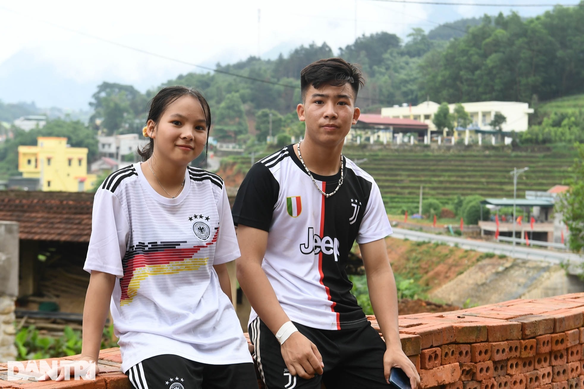 Thiếu nữ Sán Chỉ 17 tuổi: Hâm mộ Công Phượng và ước mơ khoác áo ĐTQG - 9 Thiếu nữ Sán Chỉ 17 tuổi: Hâm mộ Công Phượng và ước mơ khoác áo ĐTQG - 9