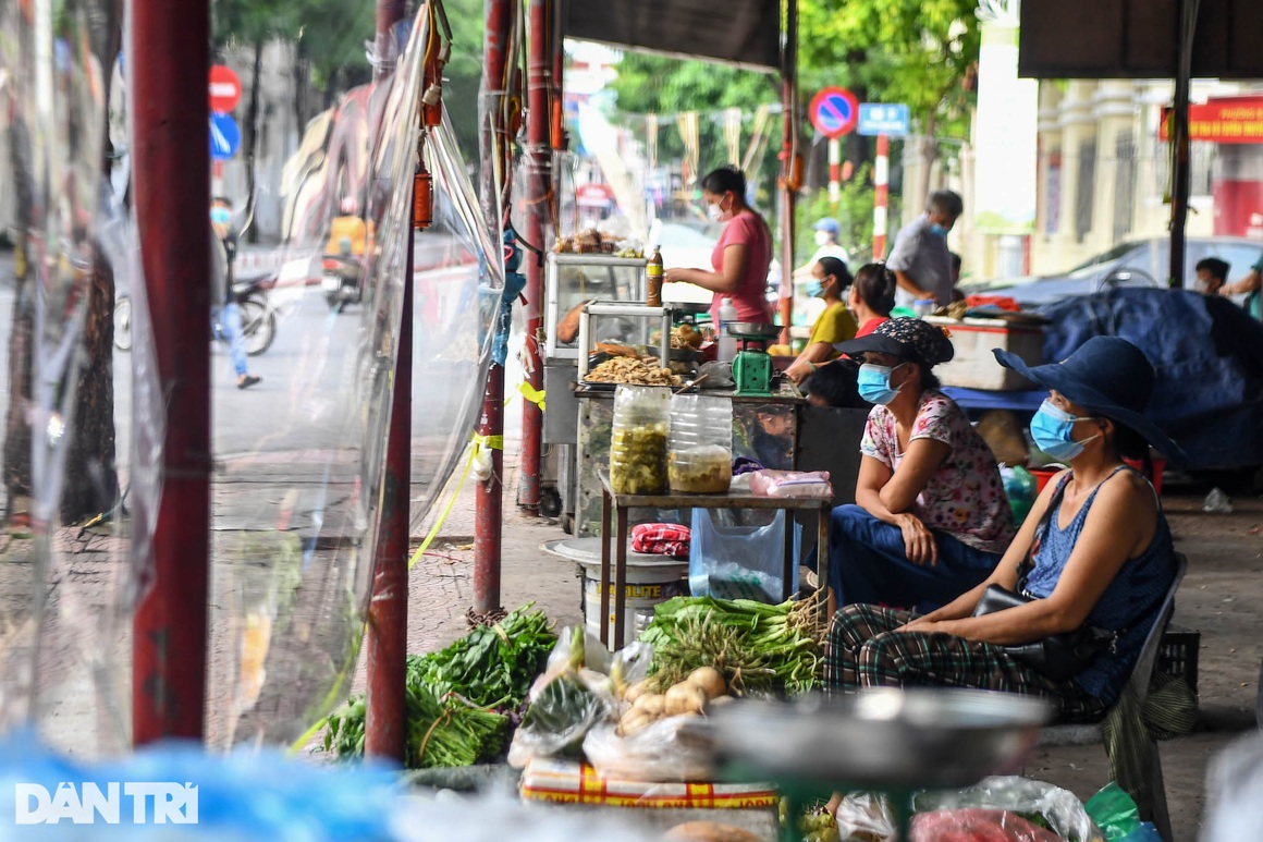 Độc đáo những phương pháp phòng dịch tại các chợ dân sinh ở Hà Nội - 5 Độc đáo những phương pháp phòng dịch tại các chợ dân sinh ở Hà Nội - 5