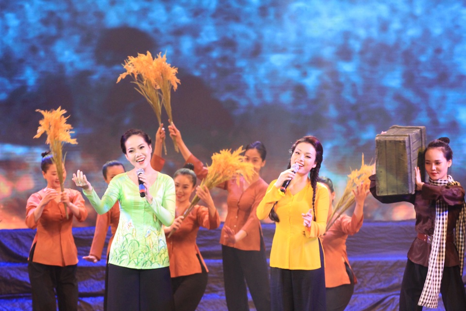 Đội ngũ trí thức, văn nghệ sĩ mạnh sẽ làm tăng sức mạnh nội sinh đất nước - 4 Đội ngũ trí thức, văn nghệ sĩ mạnh sẽ làm tăng sức mạnh nội sinh đất nước - 4
