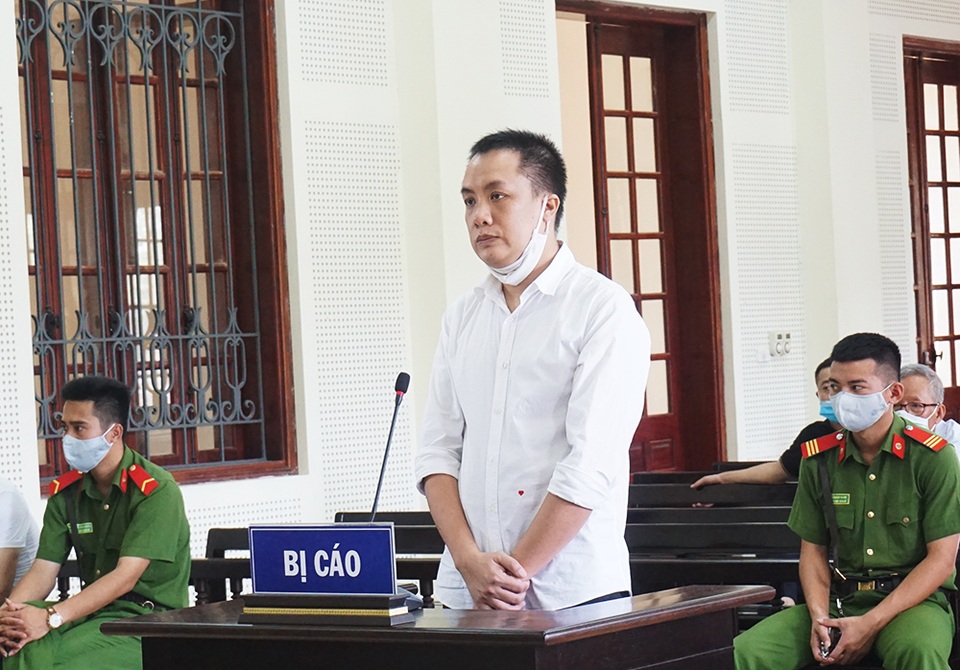 Làm ăn khó khăn, giám đốc lên kế hoạch đi lừa đảo - 1 Làm ăn khó khăn, giám đốc lên kế hoạch đi lừa đảo - 1