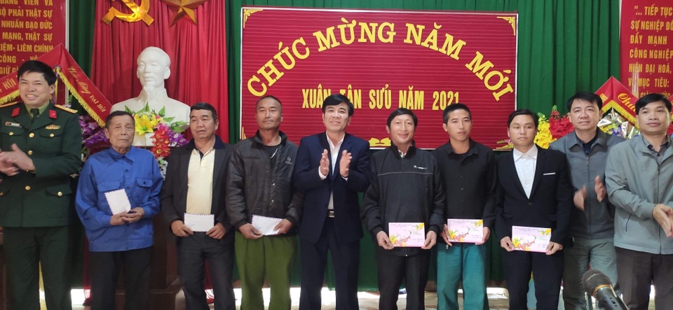Tết sum vầy mang xuân sớm đến với người lao động Nghệ An khó khăn - 3 Tết sum vầy mang xuân sớm đến với người lao động Nghệ An khó khăn - 3