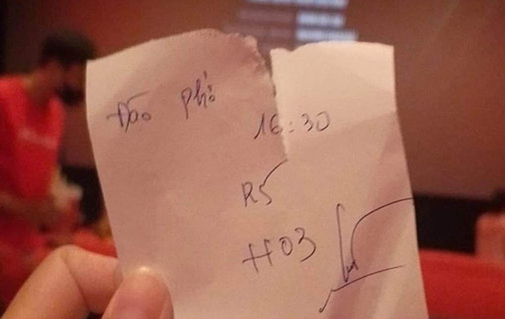 Khán giả xem Đào, phở và piano quá tải, rạp phải viết tay vé xem phim? - 1 Khán giả xem Đào, phở và piano quá tải, rạp phải viết tay vé xem phim? - 1