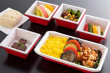 Chi đống tiền, khách hạng thương gia "sốc" khi bữa ăn chỉ là quả chuối