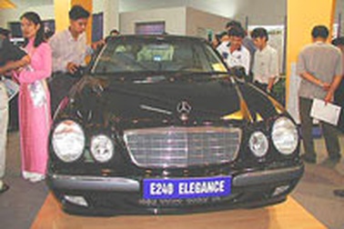 Xe liên doanh đắt hàng trở lại