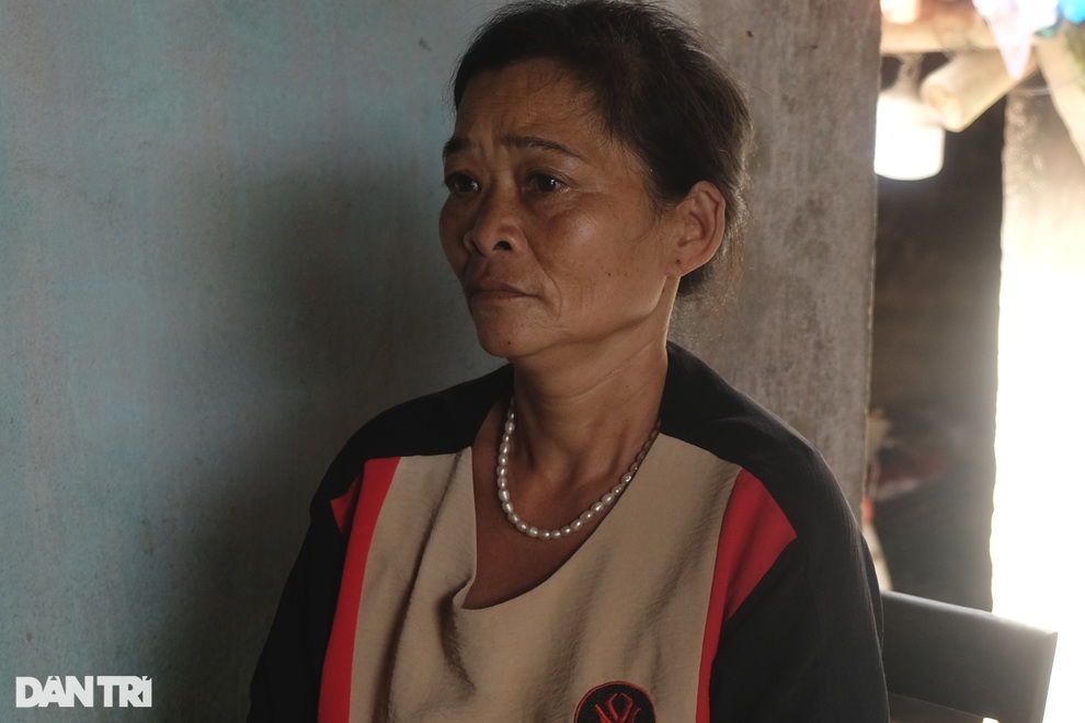 Bố chết, mẹ bệnh nặng, cậu học trò giỏi cầu xin giúp đỡ để được đến trường - 1 Bố chết, mẹ bệnh nặng, cậu học trò giỏi cầu xin giúp đỡ để được đến trường - 1