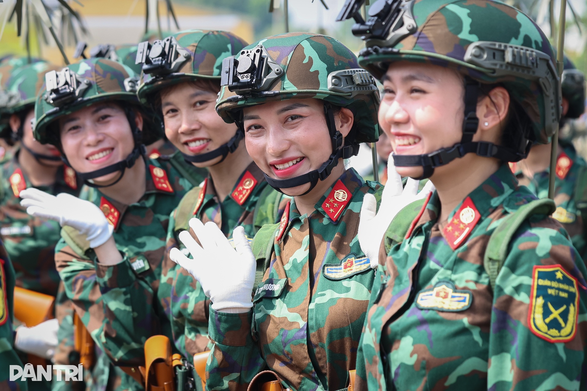 Các khối nữ diễu binh rạng ngời trong ngày hợp luyện cuối cùng ở Biên Hòa - 12