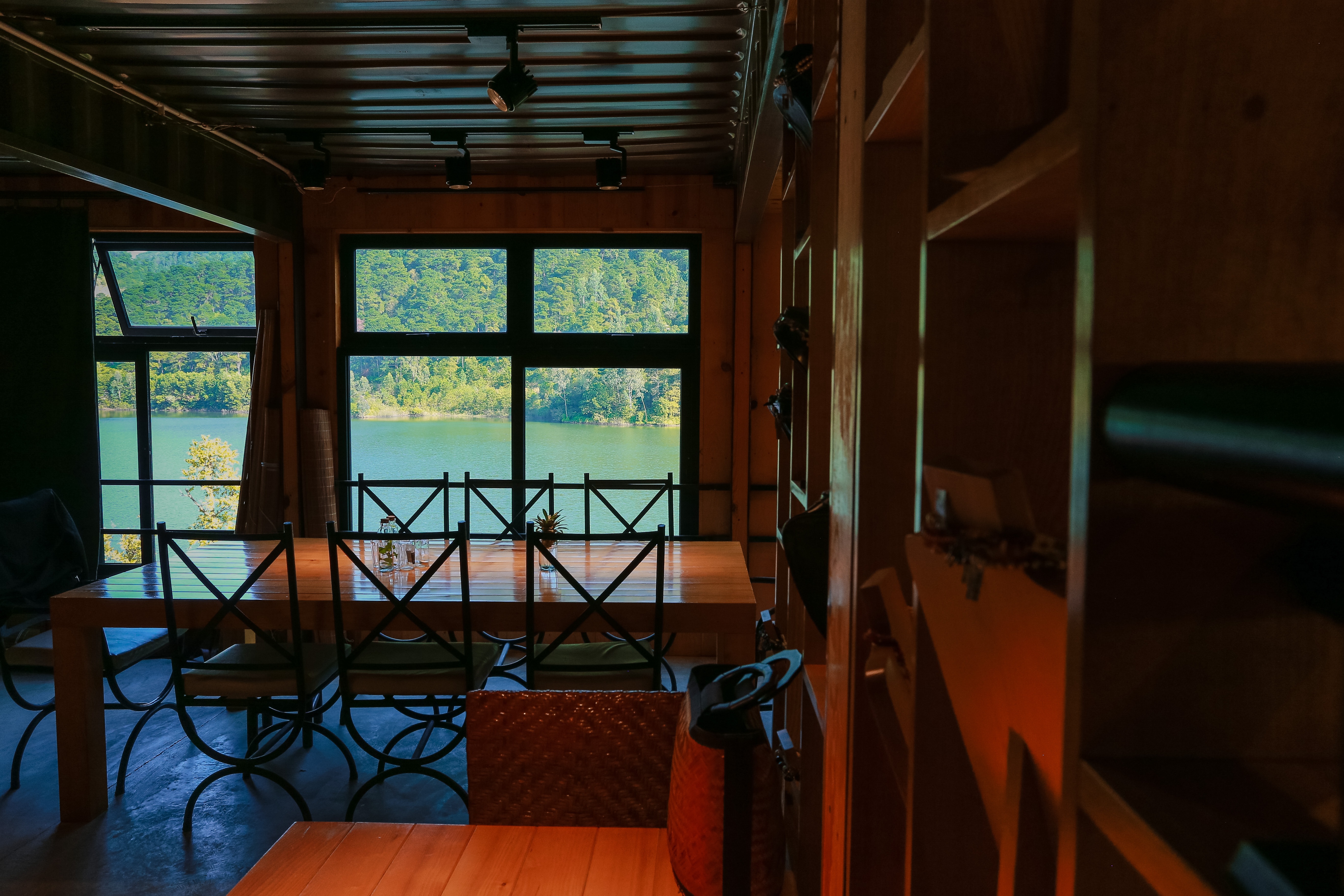 Bỏ thành phố lên núi, đôi vợ chồng Hà Nội dựng nhà container giá 3 tỷ đồng - 14 Bỏ thành phố lên núi, đôi vợ chồng Hà Nội dựng nhà container giá 3 tỷ đồng - 14
