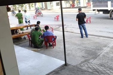 Nam thanh niên gục chết ven đường với nhiều vết thương