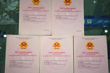 Thành phố Sơn La cấp sổ đỏ cho hộ dân mòn mỏi chờ đợi nhiều năm