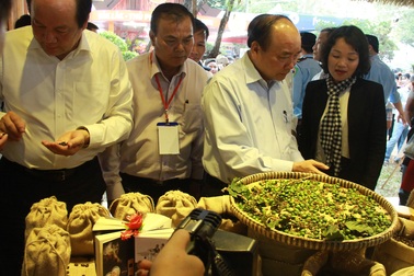 Thủ tướng Nguyễn Xuân Phúc ghé thăm Hội chợ triển lãm chuyên ngành cà phê
