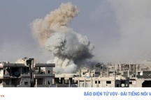 Quân đội Syria và đồng minh tăng cường dội bom phe đối lập ở Dera'a