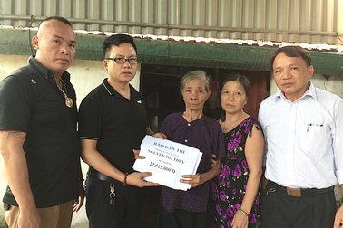 Hơn 22 triệu đồng đến với vợ liệt sỹ nhà báo