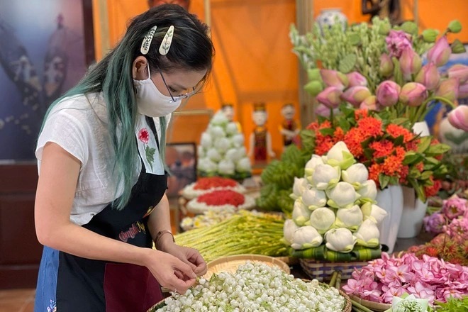 Chuyện những người từ đếm tiền đô chuyển sang nhặt bạc lẻ chờ vượt dịch - 6 Chuyện những người từ đếm tiền đô chuyển sang nhặt bạc lẻ chờ vượt dịch - 6