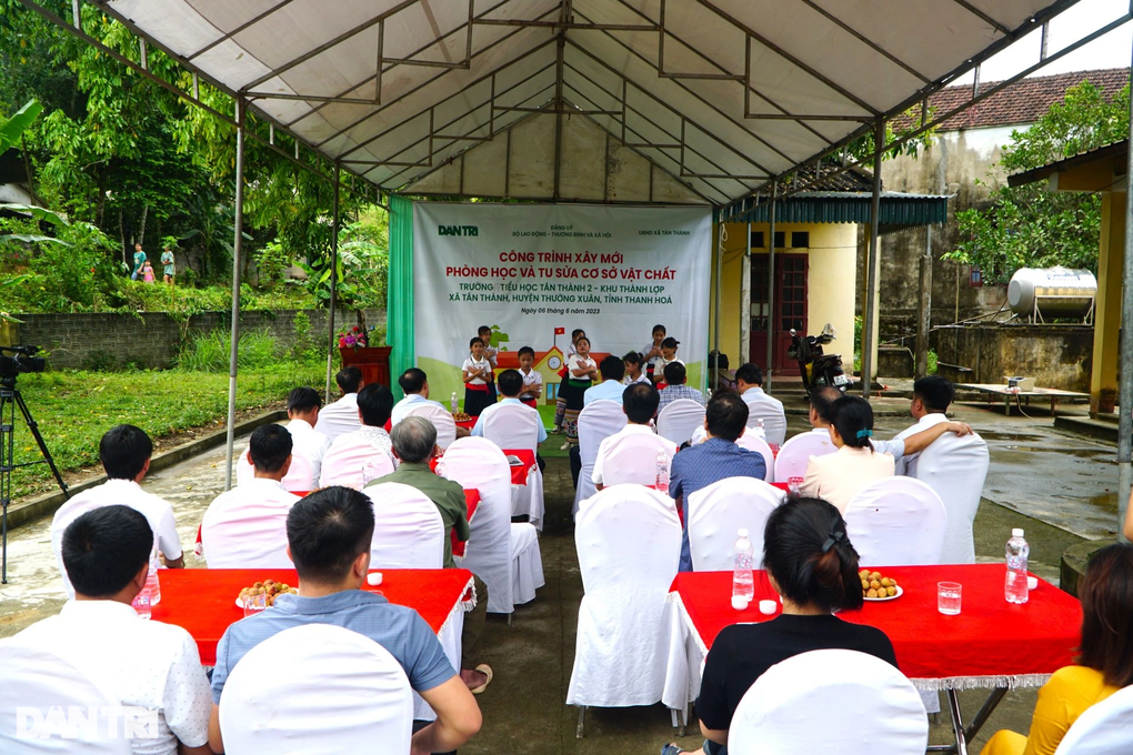 Học sinh sẽ không còn lo cảnh mưa đến phòng dột, nắng nóng thì ngột ngạt - 1 Học sinh sẽ không còn lo cảnh mưa đến phòng dột, nắng nóng thì ngột ngạt - 1