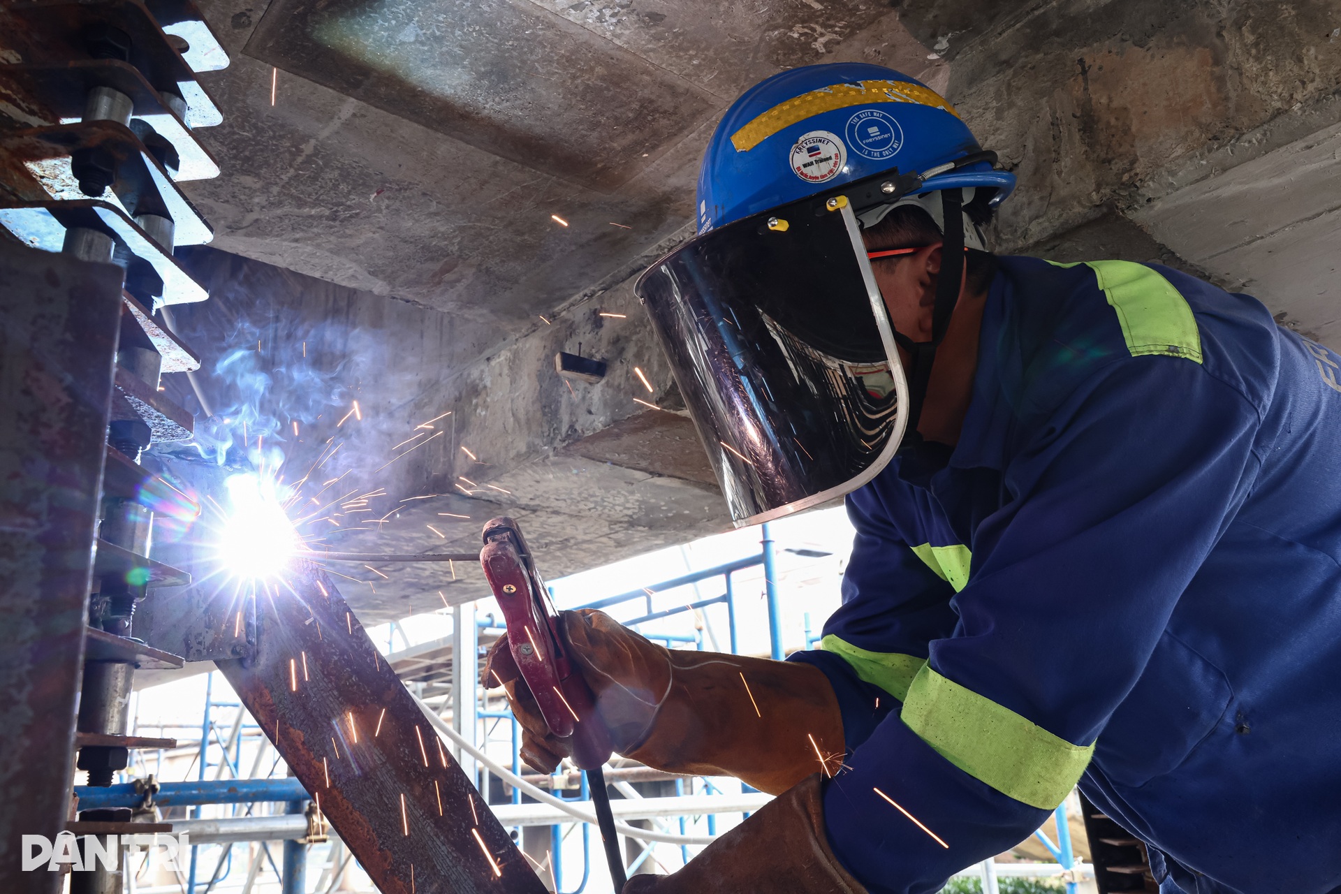 Thần đèn đã hoàn thành nâng cầu Bình Phước 1 ở TPHCM thêm 1,25m - 8