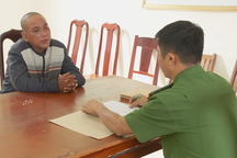 Cạo đầu giả nhà sư đi bán hương để trốn truy nã