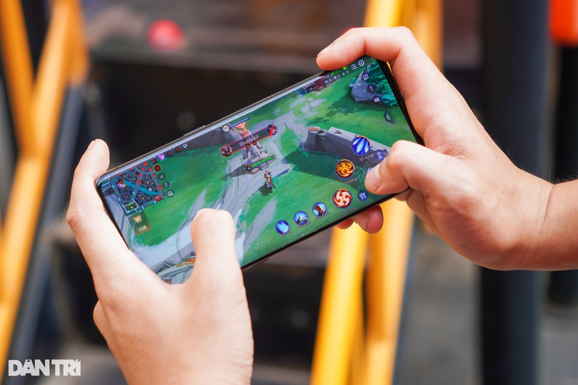 Cận cảnh Oppo Find X5 Pro - Đối thủ của iPhone 13 Pro Max, Galaxy S22 Ultra - 7 Cận cảnh Oppo Find X5 Pro - Đối thủ của iPhone 13 Pro Max, Galaxy S22 Ultra - 7