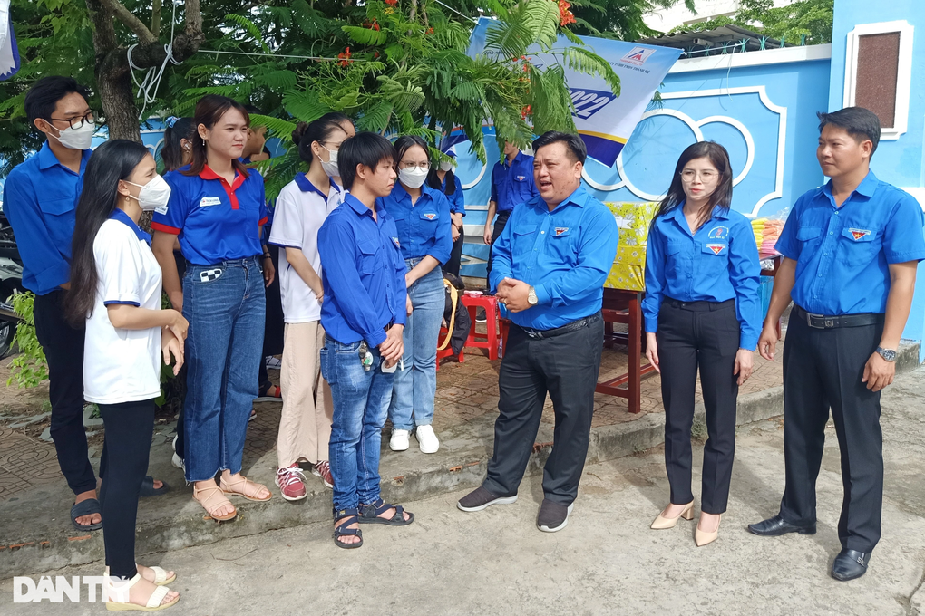 Xúc động sinh viên Cần Thơ về tiếp sức sĩ tử Bạc Liêu - 1